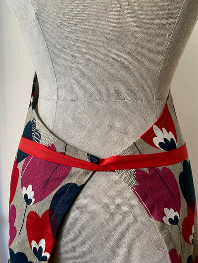 Schürze Big Flowers – Red